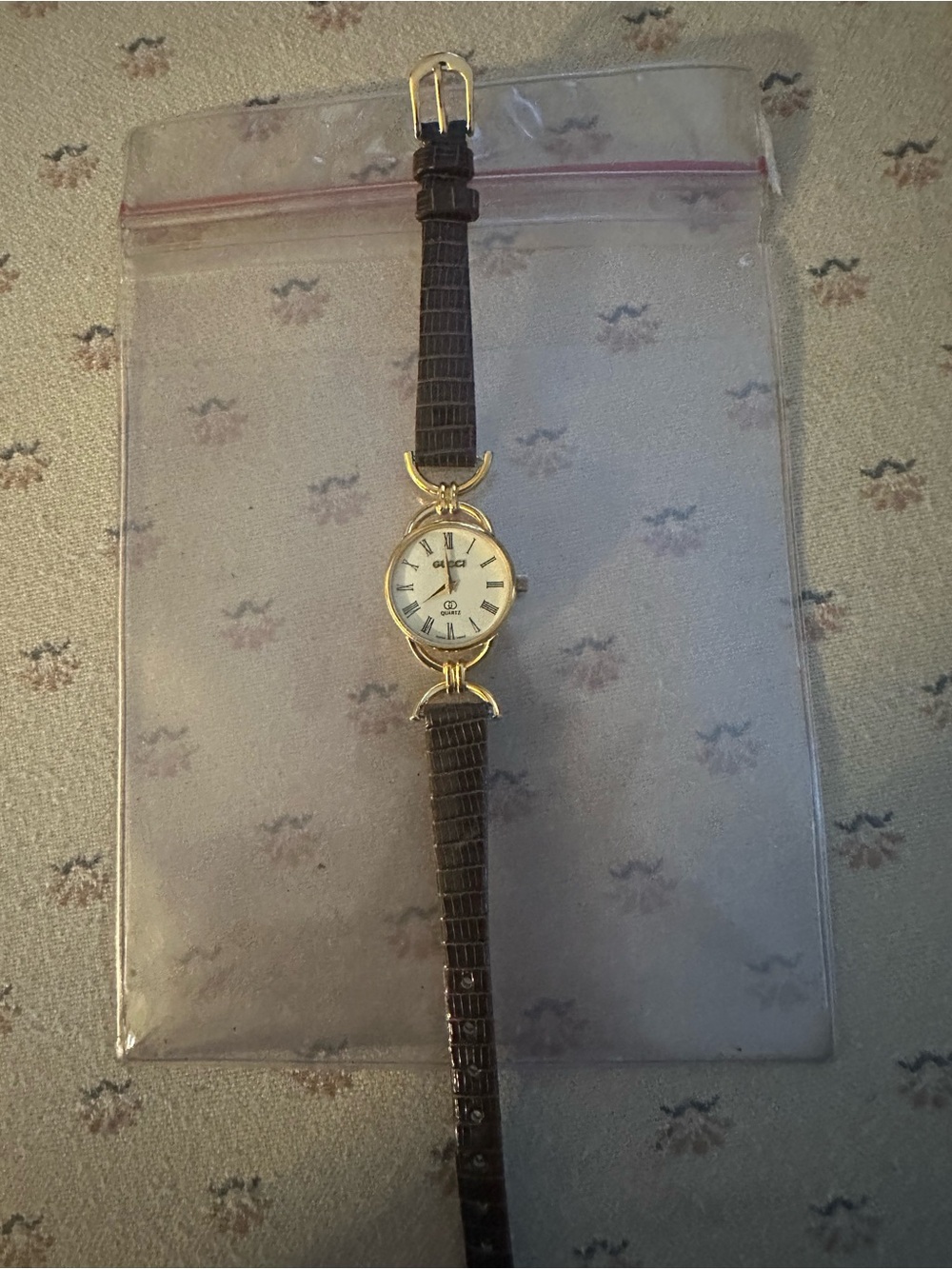 Gucci 6200L Gold and White Dial Watch with Burgundy Strap VINTAGE - WORKS - Picture 2 of 9